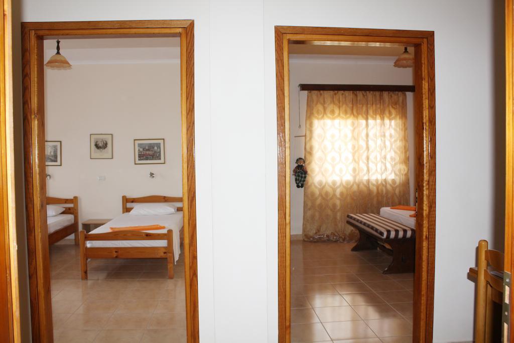 Marku Palace Ksamil Bilik gambar